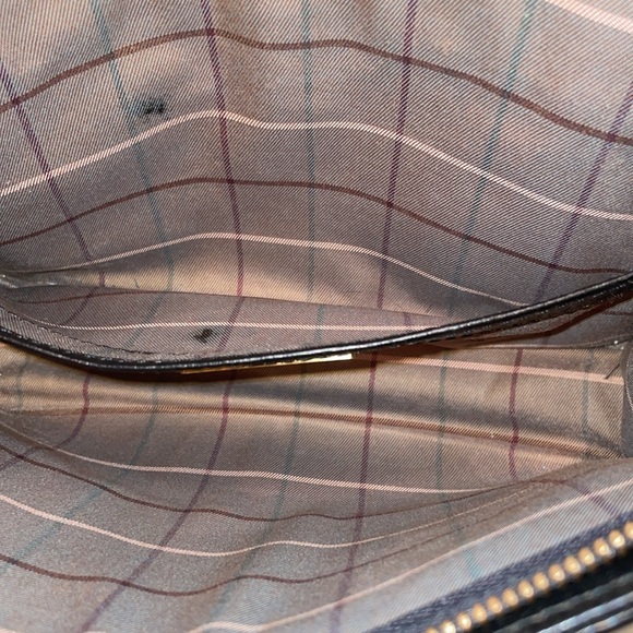 Burberry’s black clutch - Picture 9 of 11